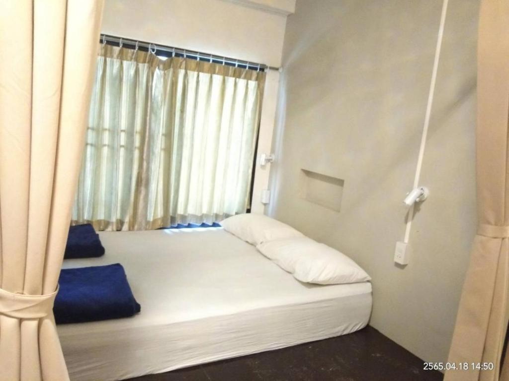 Hostel Gate Capsule